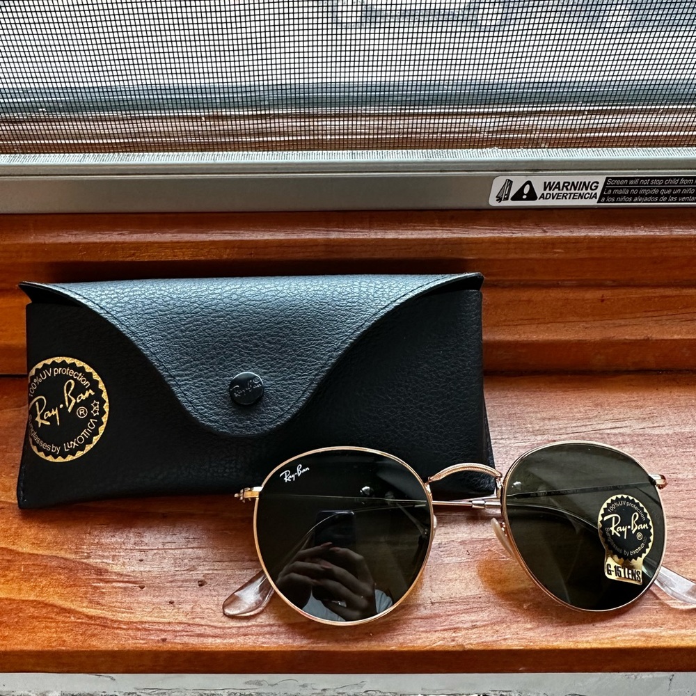 Brand new round Ray Bans